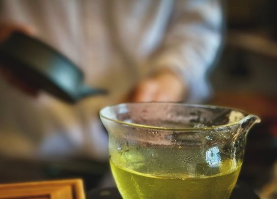 綺麗な水色は良いお茶の証明です / Clear color, quality tea